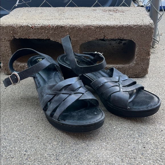 BORN leather strappy platform heeled sandals. Size 10M - Picture 3 of 6
